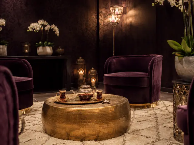 Kadife koltuklu, çay masalı bekleme salonu — Çeliktepe, Masaj Salonun